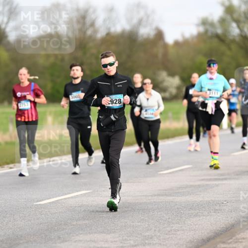 12.04.2026 - 45. Internationalen Wilhelmsburger Insellauf Dr. Thomas Lammeyer http://msf.ph/oto/9436660 12.04.2026 09:28:25 Laufen 2753, 500, 928, 1111, 2234 meine-sportfotos.de
