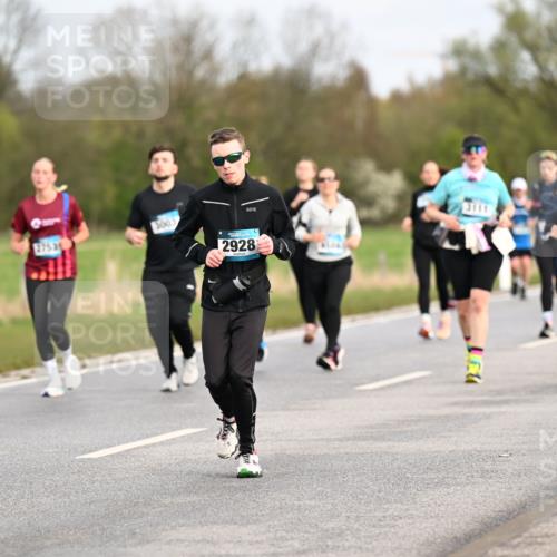 12.04.2026 - 45. Internationalen Wilhelmsburger Insellauf Dr. Thomas Lammeyer http://msf.ph/oto/9436661 12.04.2026 09:28:25 Laufen 3111, 27535, 300, 2928, 2234 meine-sportfotos.de