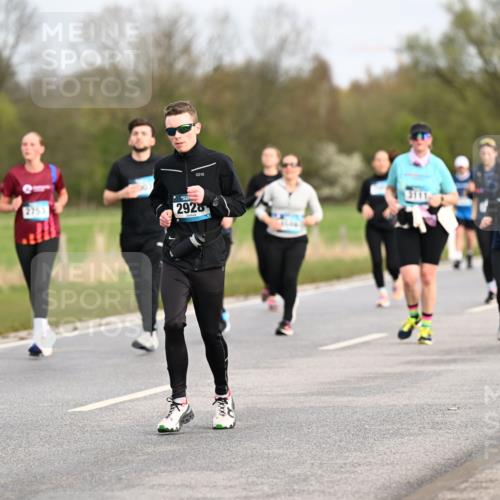 12.04.2026 - 45. Internationalen Wilhelmsburger Insellauf Dr. Thomas Lammeyer http://msf.ph/oto/9436662 12.04.2026 09:28:25 Laufen 2753, 2928, 2234 meine-sportfotos.de