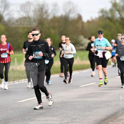 12.04.2026 - 45. Internationalen Wilhelmsburger Insellauf Dr. Thomas Lammeyer http://msf.ph/oto/9436664 12.04.2026 09:28:25 Laufen 2753, 292, 2234 meine-sportfotos.de
