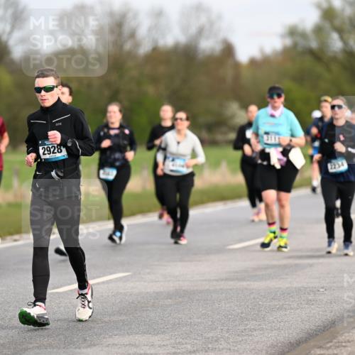 12.04.2026 - 45. Internationalen Wilhelmsburger Insellauf Dr. Thomas Lammeyer http://msf.ph/oto/9436668 12.04.2026 09:28:26 Laufen 2753, 2928, 2234 meine-sportfotos.de
