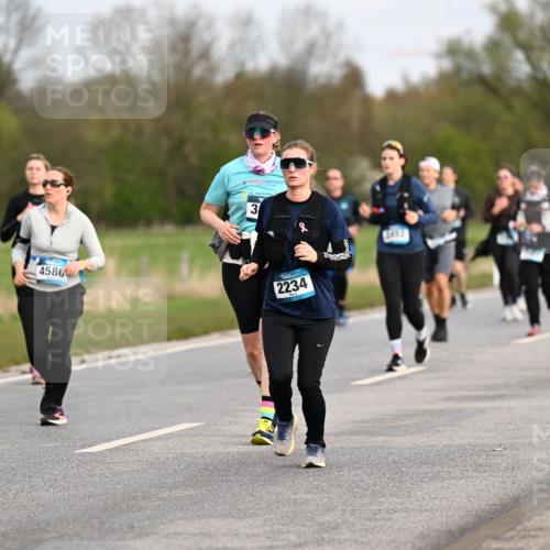 12.04.2026 - 45. Internationalen Wilhelmsburger Insellauf Dr. Thomas Lammeyer http://msf.ph/oto/9436689 12.04.2026 09:28:29 Laufen 4582, 4586, 3, 2234, 2452, 2528 meine-sportfotos.de
