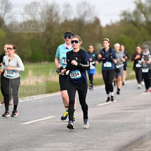 12.04.2026 - 45. Internationalen Wilhelmsburger Insellauf Dr. Thomas Lammeyer http://msf.ph/oto/9436690 12.04.2026 09:28:29 Laufen 4582, 4586, 31, 2234, 2452, 2528 meine-sportfotos.de