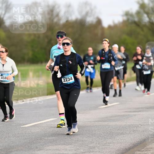 12.04.2026 - 45. Internationalen Wilhelmsburger Insellauf Dr. Thomas Lammeyer http://msf.ph/oto/9436692 12.04.2026 09:28:29 Laufen 4584, 2234, 2528 meine-sportfotos.de