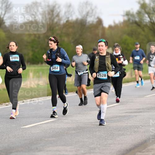 12.04.2026 - 45. Internationalen Wilhelmsburger Insellauf Dr. Thomas Lammeyer http://msf.ph/oto/9436708 12.04.2026 09:28:32 Laufen 3111, 2489, 2452, 2500, 2528, 2025, 2526 meine-sportfotos.de