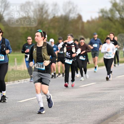 12.04.2026 - 45. Internationalen Wilhelmsburger Insellauf Dr. Thomas Lammeyer http://msf.ph/oto/9436721 12.04.2026 09:28:34 Laufen 2452, 2528, 2025, 2526 meine-sportfotos.de