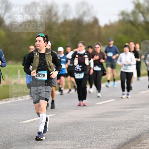 12.04.2026 - 45. Internationalen Wilhelmsburger Insellauf Dr. Thomas Lammeyer http://msf.ph/oto/9436722 12.04.2026 09:28:34 Laufen 2452, 2528 meine-sportfotos.de