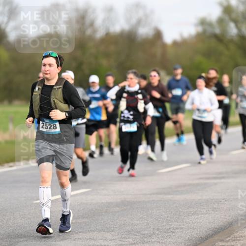 12.04.2026 - 45. Internationalen Wilhelmsburger Insellauf Dr. Thomas Lammeyer http://msf.ph/oto/9436724 12.04.2026 09:28:34 Laufen 2452, 2528 meine-sportfotos.de