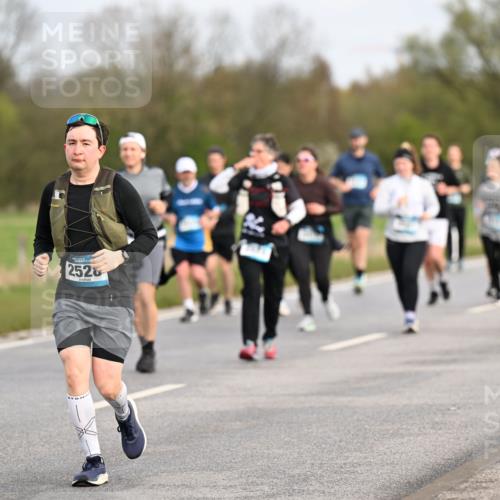 12.04.2026 - 45. Internationalen Wilhelmsburger Insellauf Dr. Thomas Lammeyer http://msf.ph/oto/9436725 12.04.2026 09:28:34 Laufen 2452, 2528 meine-sportfotos.de