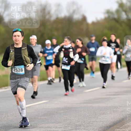 12.04.2026 - 45. Internationalen Wilhelmsburger Insellauf Dr. Thomas Lammeyer http://msf.ph/oto/9436726 12.04.2026 09:28:34 Laufen 2452, 2528 meine-sportfotos.de