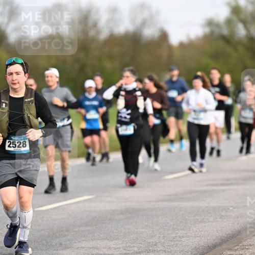 12.04.2026 - 45. Internationalen Wilhelmsburger Insellauf Dr. Thomas Lammeyer http://msf.ph/oto/9436728 12.04.2026 09:28:35 Laufen 2528 meine-sportfotos.de