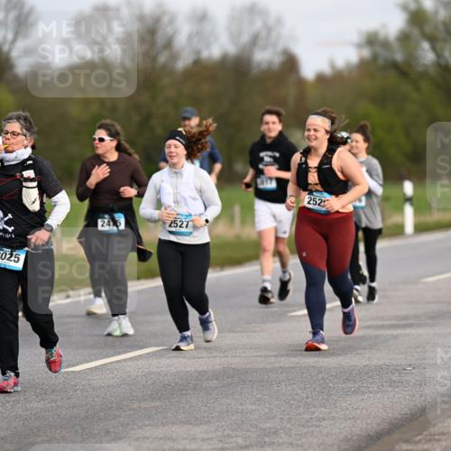 12.04.2026 - 45. Internationalen Wilhelmsburger Insellauf Dr. Thomas Lammeyer http://msf.ph/oto/9436748 12.04.2026 09:28:38 Laufen 57, 2025, 24, 3, 2527, 5117, 252 meine-sportfotos.de