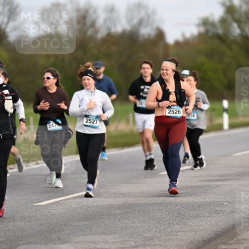 12.04.2026 - 45. Internationalen Wilhelmsburger Insellauf Dr. Thomas Lammeyer http://msf.ph/oto/9436750 12.04.2026 09:28:38 Laufen 2025, 247, 2527, 2526 meine-sportfotos.de