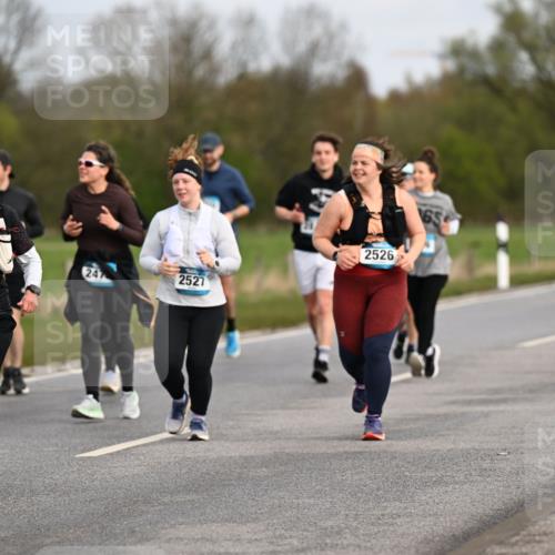 12.04.2026 - 45. Internationalen Wilhelmsburger Insellauf Dr. Thomas Lammeyer http://msf.ph/oto/9436751 12.04.2026 09:28:38 Laufen 2025, 247, 2527, 2526 meine-sportfotos.de