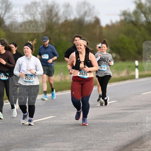 12.04.2026 - 45. Internationalen Wilhelmsburger Insellauf Dr. Thomas Lammeyer http://msf.ph/oto/9436755 12.04.2026 09:28:39 Laufen 2475, 2527, 2410, 2526, 965, 2816 meine-sportfotos.de