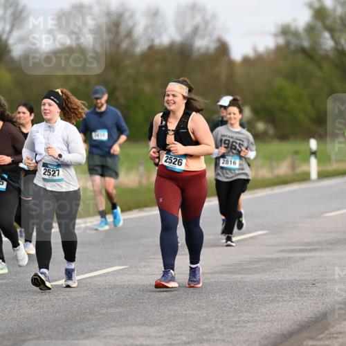 12.04.2026 - 45. Internationalen Wilhelmsburger Insellauf Dr. Thomas Lammeyer http://msf.ph/oto/9436756 12.04.2026 09:28:39 Laufen 35, 2475, 2527, 3410, 2526, 1965, 2816 meine-sportfotos.de