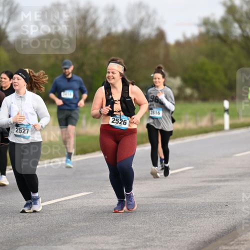 12.04.2026 - 45. Internationalen Wilhelmsburger Insellauf Dr. Thomas Lammeyer http://msf.ph/oto/9436758 12.04.2026 09:28:39 Laufen 035, 2475, 2527, 2410, 2526, 96, 2816 meine-sportfotos.de