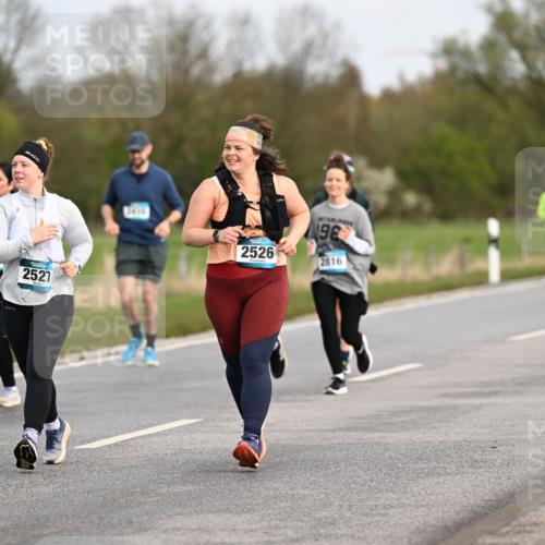 12.04.2026 - 45. Internationalen Wilhelmsburger Insellauf Dr. Thomas Lammeyer http://msf.ph/oto/9436759 12.04.2026 09:28:40 Laufen 35, 2475, 2527, 2436, 2526, 96, 2816 meine-sportfotos.de