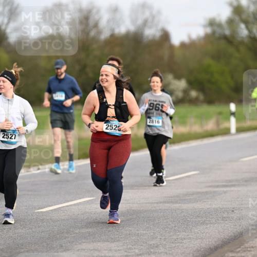 12.04.2026 - 45. Internationalen Wilhelmsburger Insellauf Dr. Thomas Lammeyer http://msf.ph/oto/9436760 12.04.2026 09:28:40 Laufen 2475, 2527, 3758, 2526, 965, 2816 meine-sportfotos.de