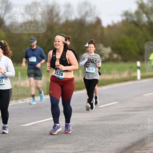 12.04.2026 - 45. Internationalen Wilhelmsburger Insellauf Dr. Thomas Lammeyer http://msf.ph/oto/9436761 12.04.2026 09:28:40 Laufen 2475, 2527, 2526, 965, 2816 meine-sportfotos.de