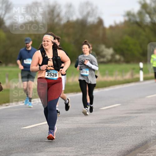 12.04.2026 - 45. Internationalen Wilhelmsburger Insellauf Dr. Thomas Lammeyer http://msf.ph/oto/9436764 12.04.2026 09:28:40 Laufen 475, 2527, 2526, 90, 2816 meine-sportfotos.de