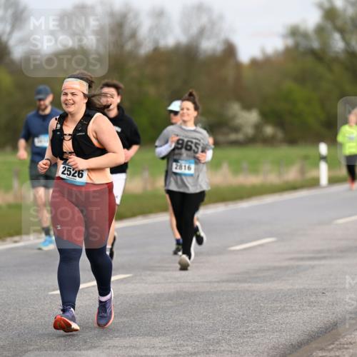 12.04.2026 - 45. Internationalen Wilhelmsburger Insellauf Dr. Thomas Lammeyer http://msf.ph/oto/9436767 12.04.2026 09:28:41 Laufen 2526, 965, 2816, 527 meine-sportfotos.de