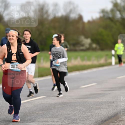 12.04.2026 - 45. Internationalen Wilhelmsburger Insellauf Dr. Thomas Lammeyer http://msf.ph/oto/9436769 12.04.2026 09:28:41 Laufen 252, 965 meine-sportfotos.de