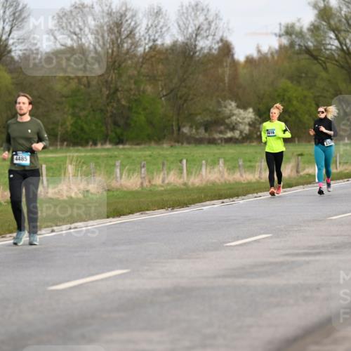12.04.2026 - 45. Internationalen Wilhelmsburger Insellauf Dr. Thomas Lammeyer http://msf.ph/oto/9436788 12.04.2026 09:28:45 Laufen 4485, 5616, 2245, 2244, 232, 342, 3609 meine-sportfotos.de