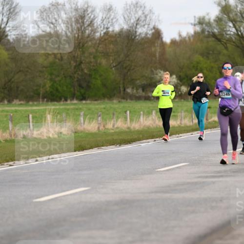 12.04.2026 - 45. Internationalen Wilhelmsburger Insellauf Dr. Thomas Lammeyer http://msf.ph/oto/9436802 12.04.2026 09:28:47 Laufen 5616, 2245, 232, 2342, 2244 meine-sportfotos.de