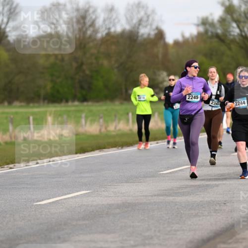 12.04.2026 - 45. Internationalen Wilhelmsburger Insellauf Dr. Thomas Lammeyer http://msf.ph/oto/9436811 12.04.2026 09:28:48 Laufen 5616, 2245, 2342, 2244, 3690 meine-sportfotos.de