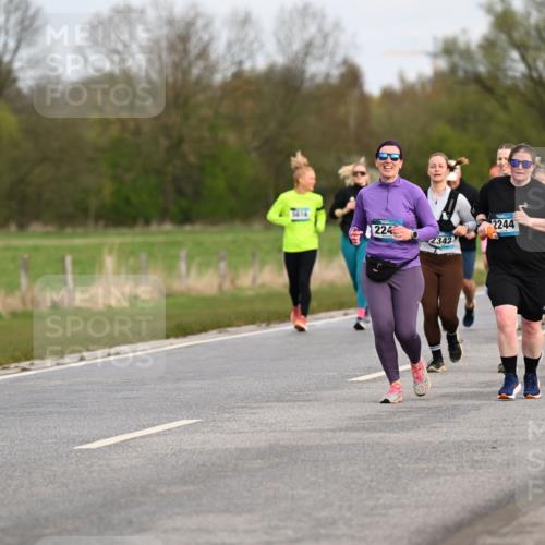 12.04.2026 - 45. Internationalen Wilhelmsburger Insellauf Dr. Thomas Lammeyer http://msf.ph/oto/9436815 12.04.2026 09:28:49 Laufen 224, 2244, 3690, 342 meine-sportfotos.de