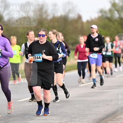 12.04.2026 - 45. Internationalen Wilhelmsburger Insellauf Dr. Thomas Lammeyer http://msf.ph/oto/9436838 12.04.2026 09:28:53 Laufen 2245, 2244 meine-sportfotos.de