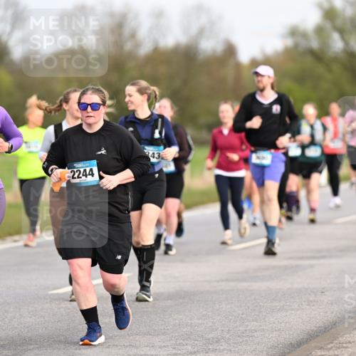 12.04.2026 - 45. Internationalen Wilhelmsburger Insellauf Dr. Thomas Lammeyer http://msf.ph/oto/9436840 12.04.2026 09:28:54 Laufen 2245, 2244, 243 meine-sportfotos.de