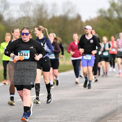 12.04.2026 - 45. Internationalen Wilhelmsburger Insellauf Dr. Thomas Lammeyer http://msf.ph/oto/9436842 12.04.2026 09:28:54 Laufen 2245, 2244 meine-sportfotos.de