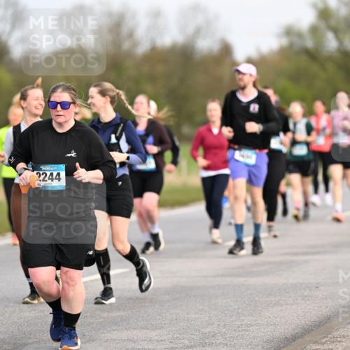 12.04.2026 - 45. Internationalen Wilhelmsburger Insellauf Dr. Thomas Lammeyer http://msf.ph/oto/9436843 12.04.2026 09:28:54 Laufen 2245, 2244 meine-sportfotos.de