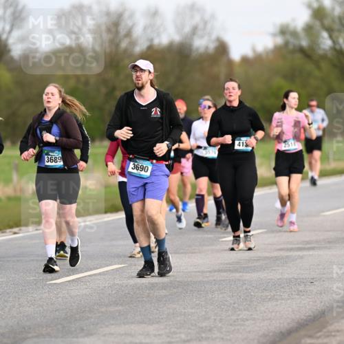 12.04.2026 - 45. Internationalen Wilhelmsburger Insellauf Dr. Thomas Lammeyer http://msf.ph/oto/9436854 12.04.2026 09:28:56 Laufen 2343, 2320, 3689, 3690, 413, 2518, 3421 meine-sportfotos.de