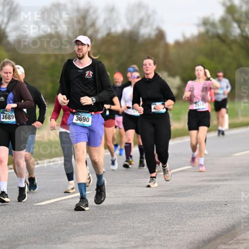 12.04.2026 - 45. Internationalen Wilhelmsburger Insellauf Dr. Thomas Lammeyer http://msf.ph/oto/9436856 12.04.2026 09:28:57 Laufen 2320, 2518, 3689, 3690, 3421 meine-sportfotos.de
