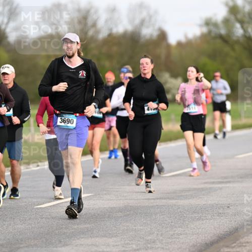 12.04.2026 - 45. Internationalen Wilhelmsburger Insellauf Dr. Thomas Lammeyer http://msf.ph/oto/9436859 12.04.2026 09:28:57 Laufen 320, 3689, 3690, 3421 meine-sportfotos.de