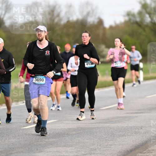 12.04.2026 - 45. Internationalen Wilhelmsburger Insellauf Dr. Thomas Lammeyer http://msf.ph/oto/9436860 12.04.2026 09:28:57 Laufen 3689, 3690, 4136, 2511, 3421 meine-sportfotos.de