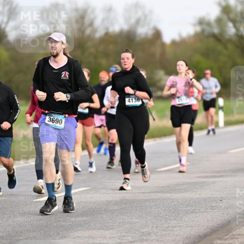 12.04.2026 - 45. Internationalen Wilhelmsburger Insellauf Dr. Thomas Lammeyer http://msf.ph/oto/9436861 12.04.2026 09:28:57 Laufen 3689, 3690, 4136, 1421 meine-sportfotos.de