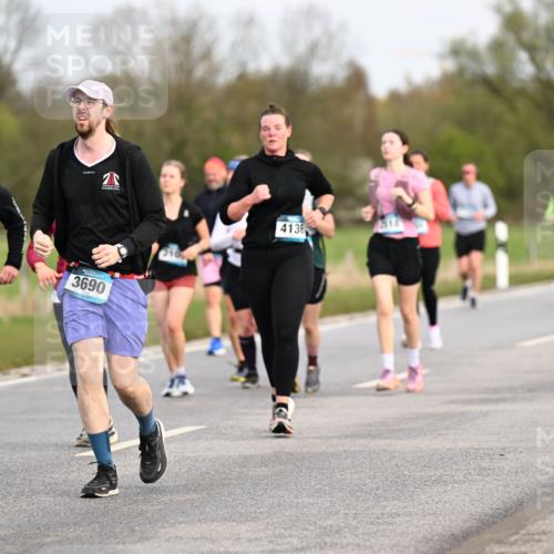 12.04.2026 - 45. Internationalen Wilhelmsburger Insellauf Dr. Thomas Lammeyer http://msf.ph/oto/9436863 12.04.2026 09:28:58 Laufen 3689, 3690, 4136, 5421 meine-sportfotos.de