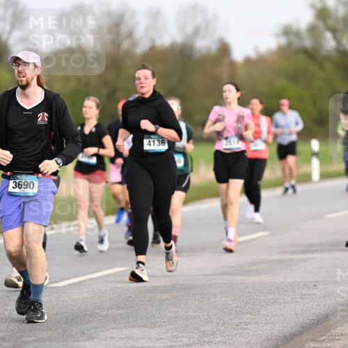 12.04.2026 - 45. Internationalen Wilhelmsburger Insellauf Dr. Thomas Lammeyer http://msf.ph/oto/9436865 12.04.2026 09:28:58 Laufen 9, 3690, 4136, 5421 meine-sportfotos.de