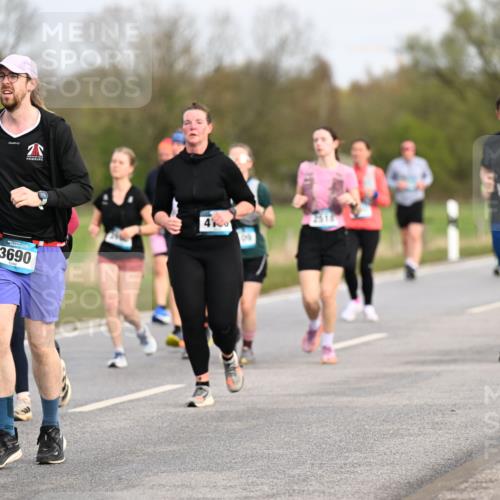 12.04.2026 - 45. Internationalen Wilhelmsburger Insellauf Dr. Thomas Lammeyer http://msf.ph/oto/9436866 12.04.2026 09:28:58 Laufen 3690, 4, 5421 meine-sportfotos.de