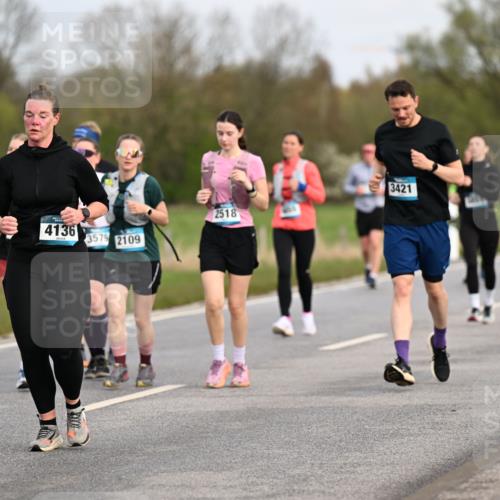 12.04.2026 - 45. Internationalen Wilhelmsburger Insellauf Dr. Thomas Lammeyer http://msf.ph/oto/9436876 12.04.2026 09:29:00 Laufen 4136, 3579, 2109, 2518, 3421, 309 meine-sportfotos.de