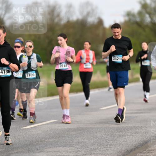 12.04.2026 - 45. Internationalen Wilhelmsburger Insellauf Dr. Thomas Lammeyer http://msf.ph/oto/9436879 12.04.2026 09:29:00 Laufen 4136, 3575, 2109, 2518, 3421, 309 meine-sportfotos.de