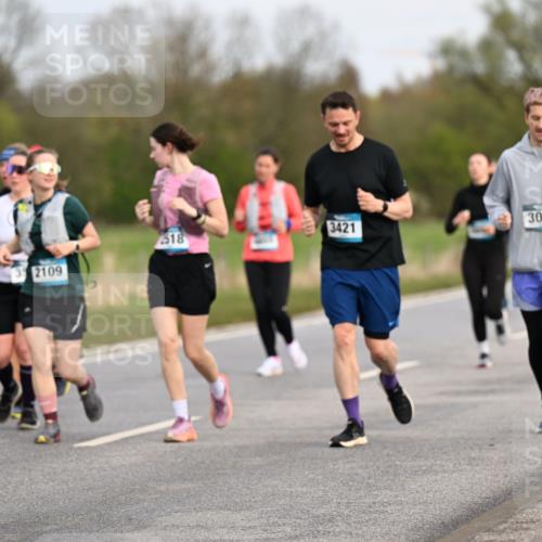 12.04.2026 - 45. Internationalen Wilhelmsburger Insellauf Dr. Thomas Lammeyer http://msf.ph/oto/9436883 12.04.2026 09:29:01 Laufen 4136, 518, 3421, 309, 2109 meine-sportfotos.de