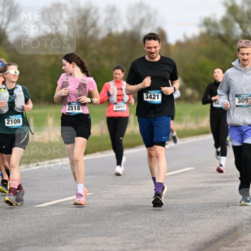 12.04.2026 - 45. Internationalen Wilhelmsburger Insellauf Dr. Thomas Lammeyer http://msf.ph/oto/9436884 12.04.2026 09:29:01 Laufen 4136, 2518, 35, 2109, 5655, 3421, 309 meine-sportfotos.de