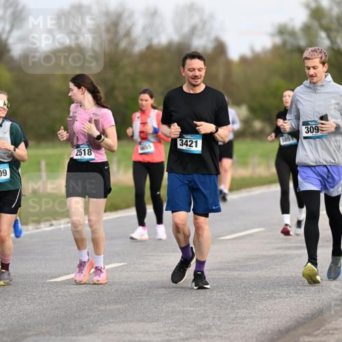 12.04.2026 - 45. Internationalen Wilhelmsburger Insellauf Dr. Thomas Lammeyer http://msf.ph/oto/9436886 12.04.2026 09:29:01 Laufen 2518, 635, 2109, 3421, 309 meine-sportfotos.de