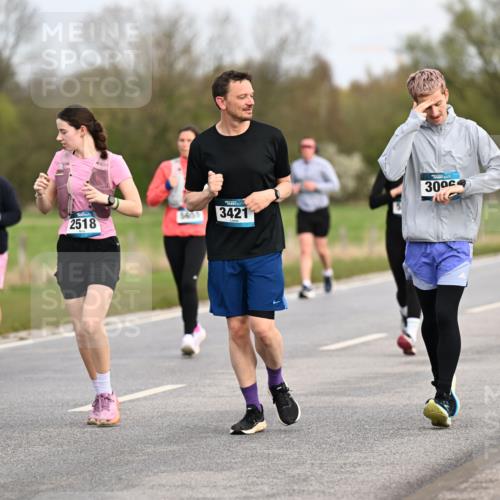 12.04.2026 - 45. Internationalen Wilhelmsburger Insellauf Dr. Thomas Lammeyer http://msf.ph/oto/9436889 12.04.2026 09:29:02 Laufen 2518, 2109, 5635, 3421, 3000 meine-sportfotos.de