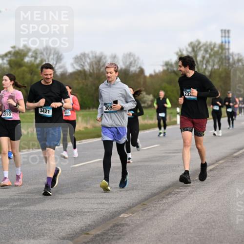 12.04.2026 - 45. Internationalen Wilhelmsburger Insellauf Dr. Thomas Lammeyer http://msf.ph/oto/9436898 12.04.2026 09:29:04 Laufen 2518, 3421, 309, 2109, 232 meine-sportfotos.de